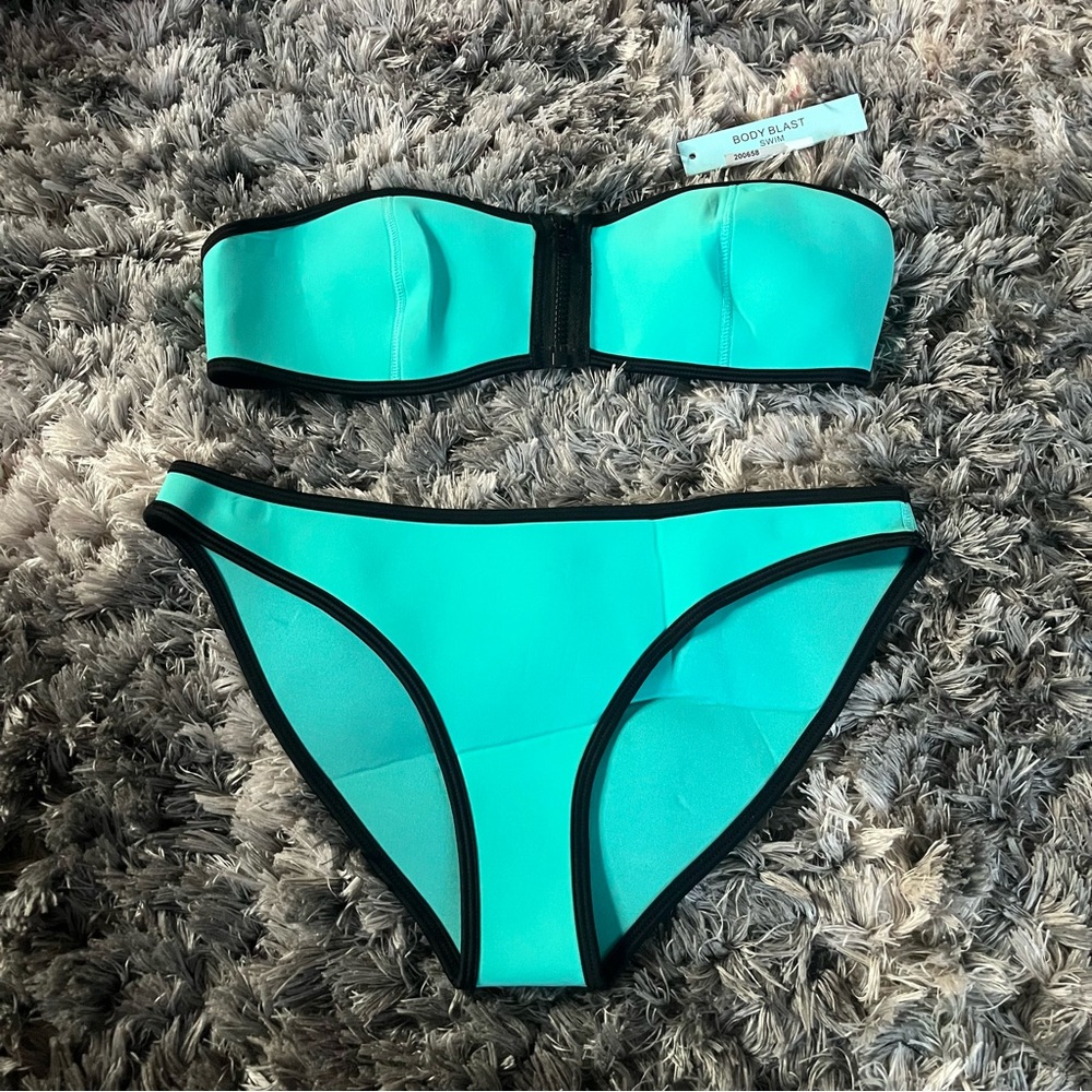Body Blast Bikini size L black and teal with zipper front
